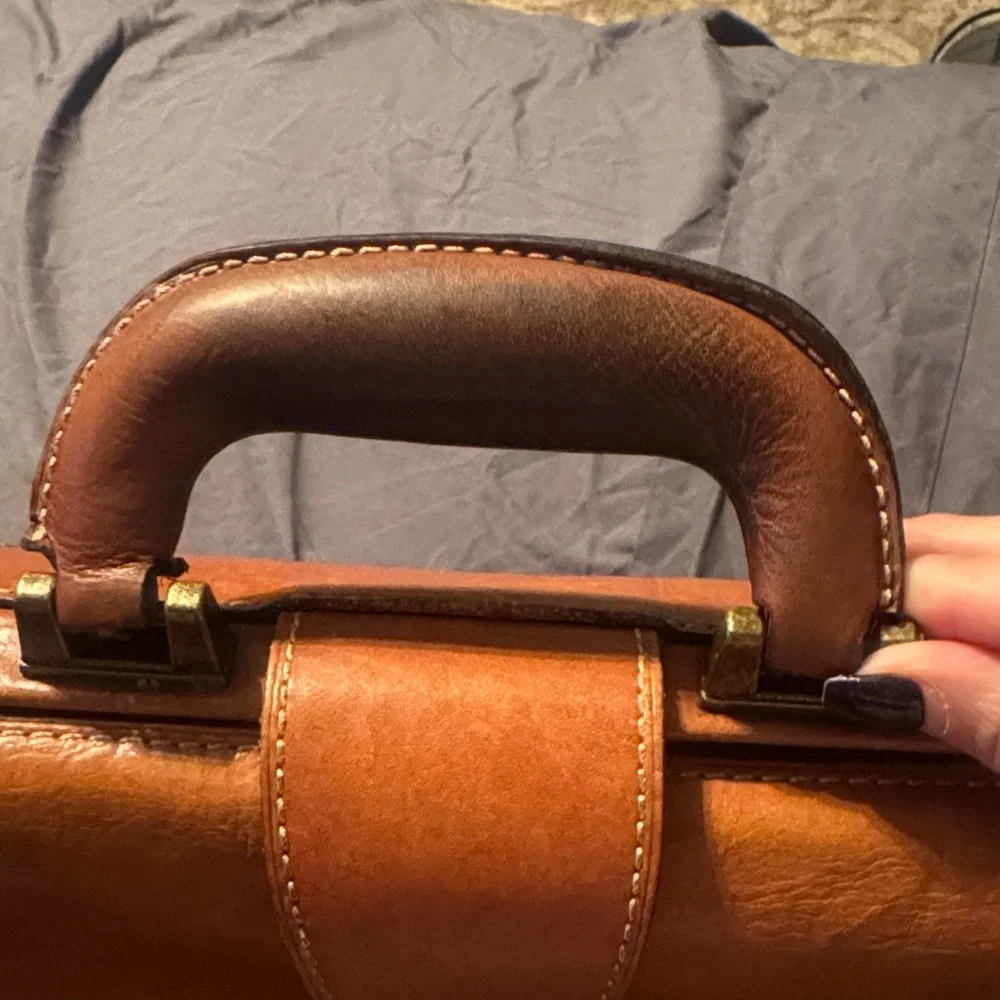 Elegant Tan Leather Briefcase